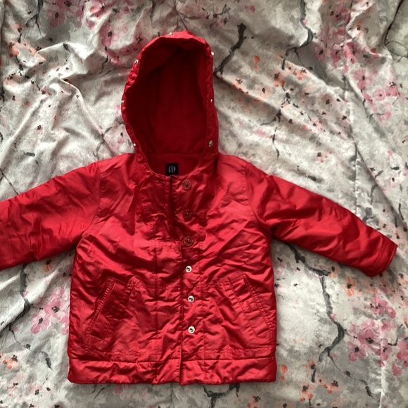 GAP Toddler Girl Red Winter Jacket Size 4 Soft Hood Satiny Coat 4T - Picture 1 of 5